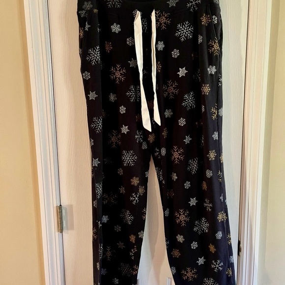 Black Snowflake Pajama Set - Picture 4 of 7